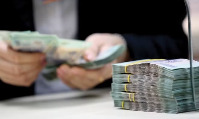 'Nếu tăng lãi suất quá nhanh, nợ xấu sẽ bùng phát' - Ảnh 1.