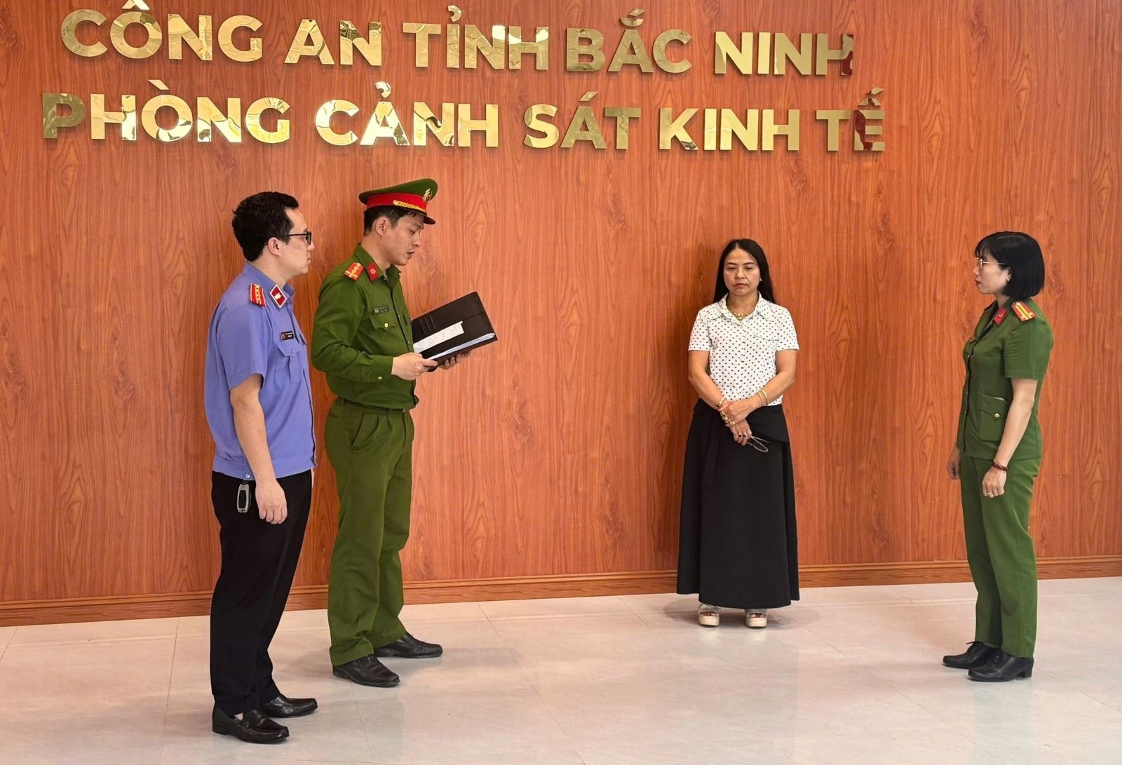 congan.bacninh.gov.vn-images-post-images-_co-quan-canh-sat-dieu-tra-cong-an-tinh-bac-ninh-doc-lenh-khoi-to-bi-can.jpg