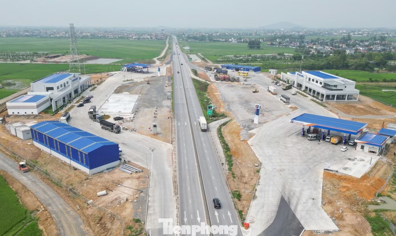 Xây dựng trạm dừng nghỉ trên cao tốc Bắc - Nam phía Đông. Vận hành 15 trạm dừng nghỉ trên cao tốc Bắc - Nam dịp 30/4 - Ảnh 1.