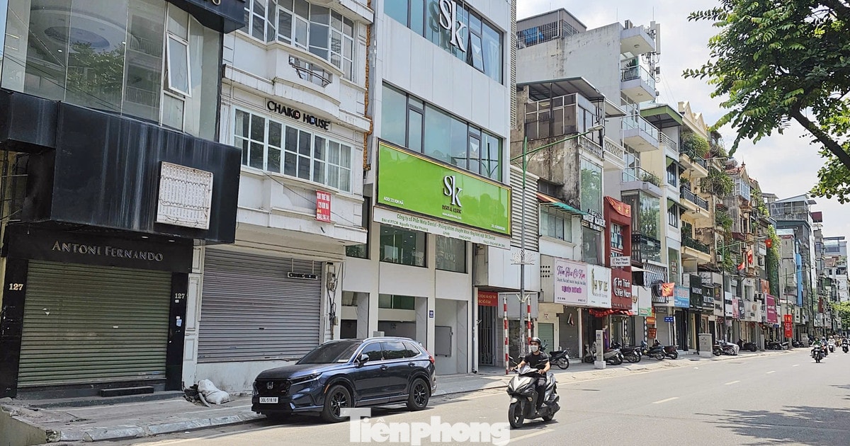 Lý do nhiều tuyến phố 'hái ra tiền' ở Hà Nội 'cửa đóng then cài'