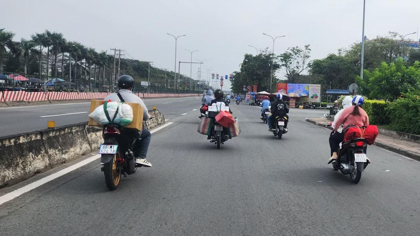 Kinh nghiệm lái xe máy đường dài dịp nghỉ lễ - Ảnh 5.