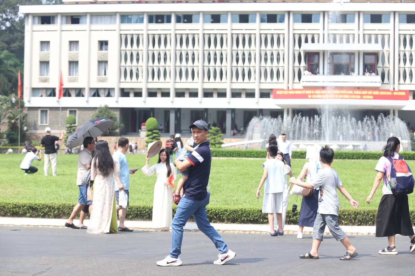 Một trong những Trung tâm TPHCM trong thời khắc tròn 51 năm thống nhất đất nước - Ảnh 2.