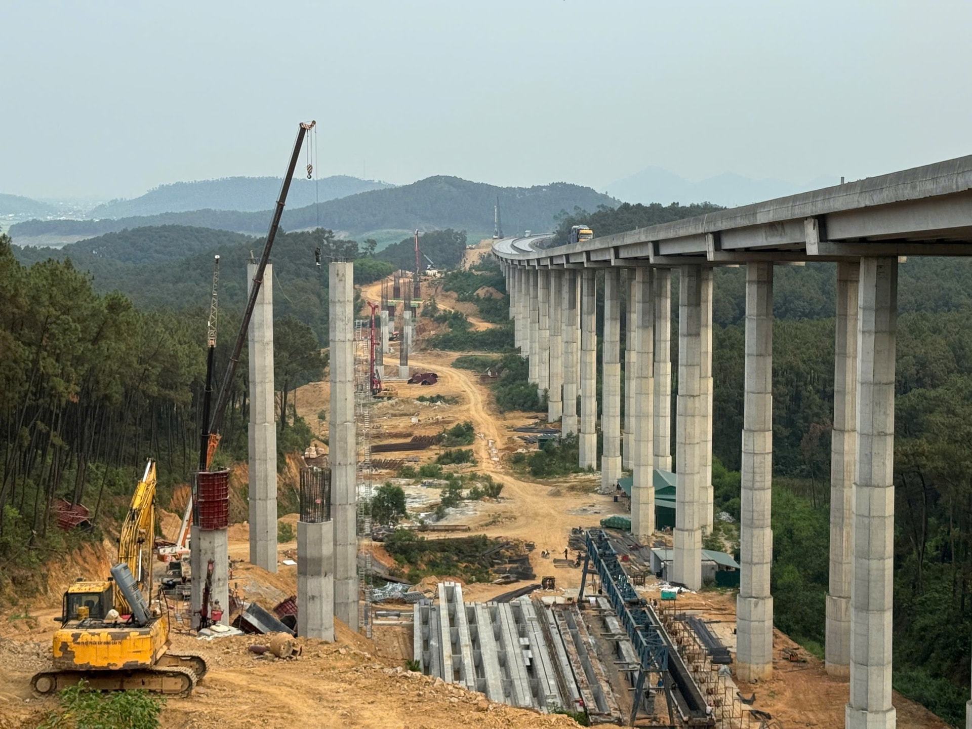Hầm xuyên núi 2.100 tỷ có địa chất phức tạp nhất cao tốc Bắc - Nam nỗ lực ‘về đích’- Ảnh 1. Hầm xuyên núi 2.100 tỷ có địa chất phức tạp nhất cao tốc Bắc - Nam nỗ lực ‘về đích’- Ảnh 1.