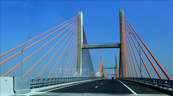 Trên tuyến cao tốc đắt nhất Việt Nam là cây cầu dây văng lọt TOP nhiều nhịp nhất thế giới: Riêng cáp đã nặng hơn 800 tấn, chịu được động đất cấp 8- Ảnh 3. Trên tuyến cao tốc đắt nhất Việt Nam là cây cầu dây văng lọt TOP nhiều nhịp nhất thế giới: Riêng cáp đã nặng hơn 800 tấn, chịu được động đất cấp 8- Ảnh 3.