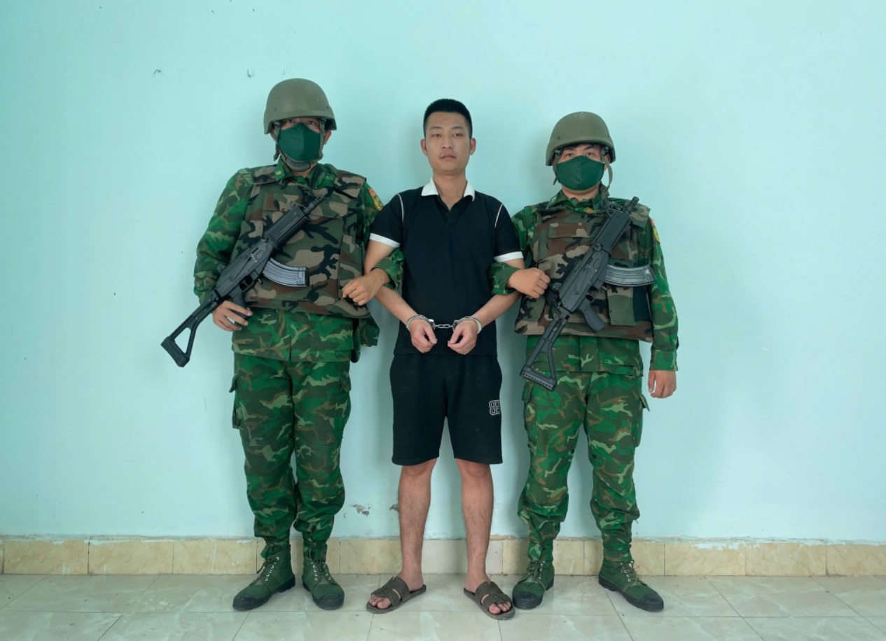 Nguyễn Văn Hải bị bắt giữ tại Cửa khẩu quốc tế Mộc Bài. Ảnh: BĐBP