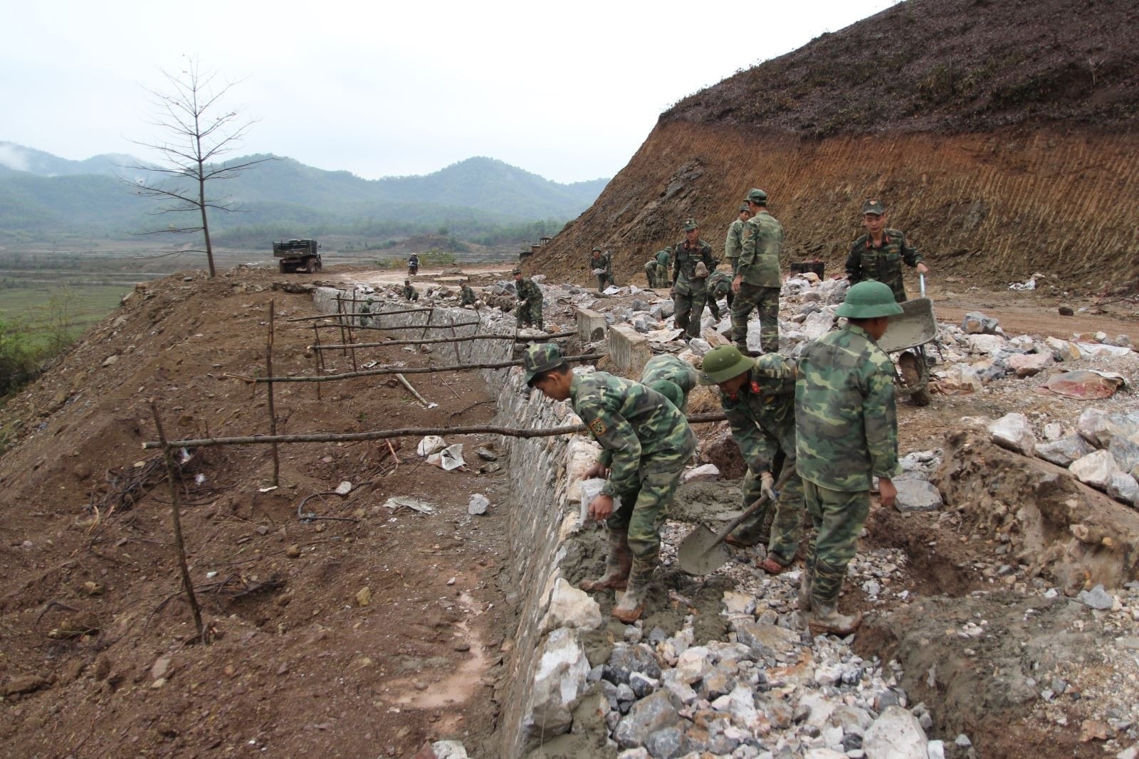 tro-cap-bao-ve-cong-trinh-quoc-phong.jpg