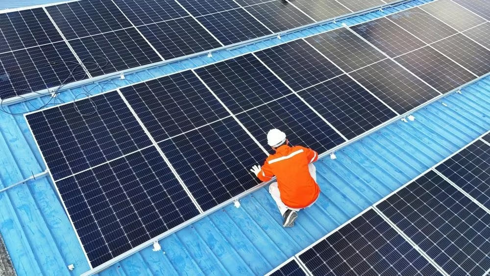 Giờ cao điểm buổi tối kéo dài, cách nào ‘né’ giá điện đắt? - Ảnh 2.