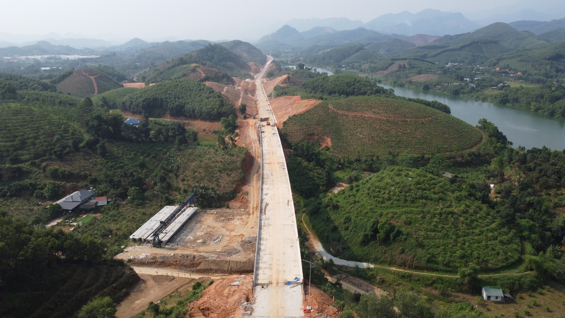 Cao tốc dài hơn 100km chạy xuyên tỉnh rộng thứ 2 miền Bắc nỗ lực ‘về đích’- Ảnh 1. Cao tốc dài hơn 100km chạy xuyên tỉnh rộng thứ 2 miền Bắc nỗ lực ‘về đích’- Ảnh 1.