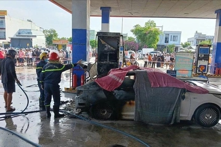Chính thức: Khởi tố, bắt giam nam tài xế SN 2002 trong vụ cháy ô tô khiến 2 người tử vong - Ảnh 2.