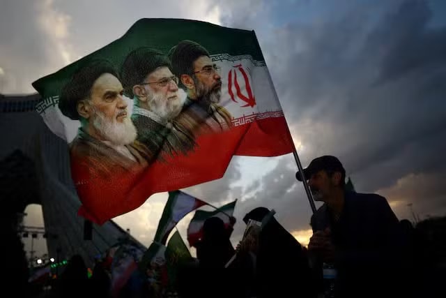 (Ảnh: Reuters) Nhận định bất ngờ về chương trình hạt nhân của Iran sau đòn tấn công của Mỹ, Israel - Ảnh 1.