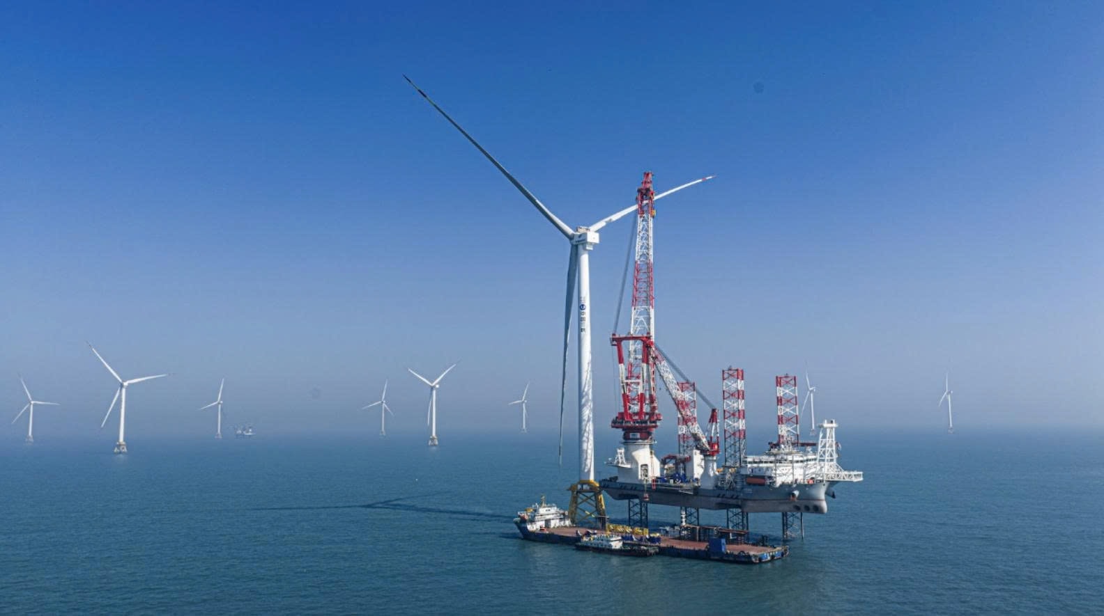 Láng giềng Việt Nam vận hành tua-bin gió cao gần bằng tháp Eiffel, công suất 20MW, đủ cấp điện cho 44.000 hộ gia đình