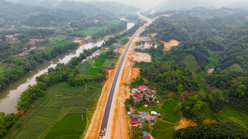 Trong tháng này, cao tốc gần 26.000 tỷ với 2 hầm xuyên núi và hơn 60 cây cầu sẽ đạt bước tiến quan trọng- Ảnh 1.