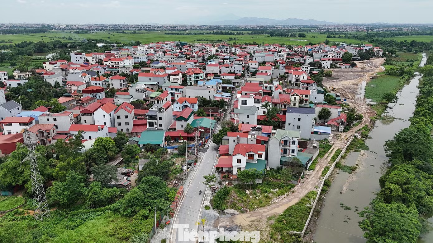 Khu dân cư thôn Thiết Úng, xã Thư Lâm - đây là làng nghề chế tác gỗ, giao thương khá sầm uất Đất tái định cư di dời dự án cầu Tứ Liên, Trần Hưng Đạo: Sang tay nhanh 80 triệu/m2 - Ảnh 5.