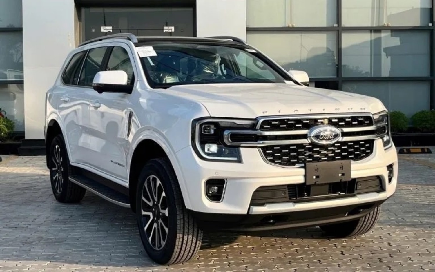 'Ăn xăng'10 lít/100 km: Ford Everest 2026 máy xăng đã lộ diện, khiến khách Việt sục sôi về mức giá tin đồn