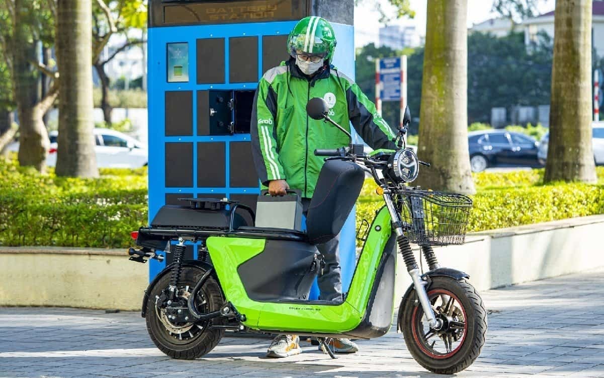 Grab chuẩn bị có bước chuyển hướng lớn, tài xế công nghệ sắp bỏ xe xăng để chạy xe điện?