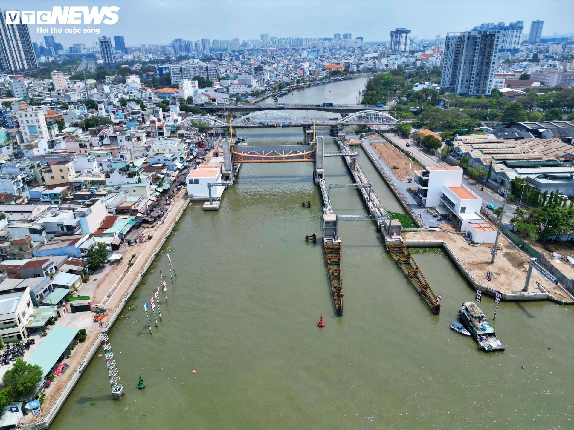 Việt Nam sắp đưa vào vận hành siêu dự án chống ngập 10.000 tỷ, cứu cánh cho thành phố giàu có nhất cả nước- Ảnh 2. Việt Nam sắp đưa vào vận hành siêu dự án chống ngập 10.000 tỷ, cứu cánh cho thành phố giàu có nhất cả nước- Ảnh 2.