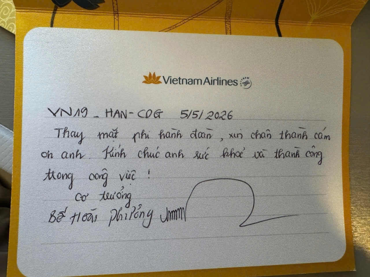 Giáo sư người Việt kịp thời cấp cứu hành khách trên chuyến bay đến Pháp - Ảnh 2.