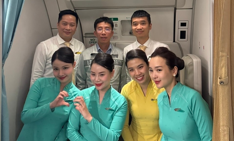 Giáo sư người Việt kịp thời cấp cứu hành khách trên chuyến bay đến Pháp - Ảnh 1.