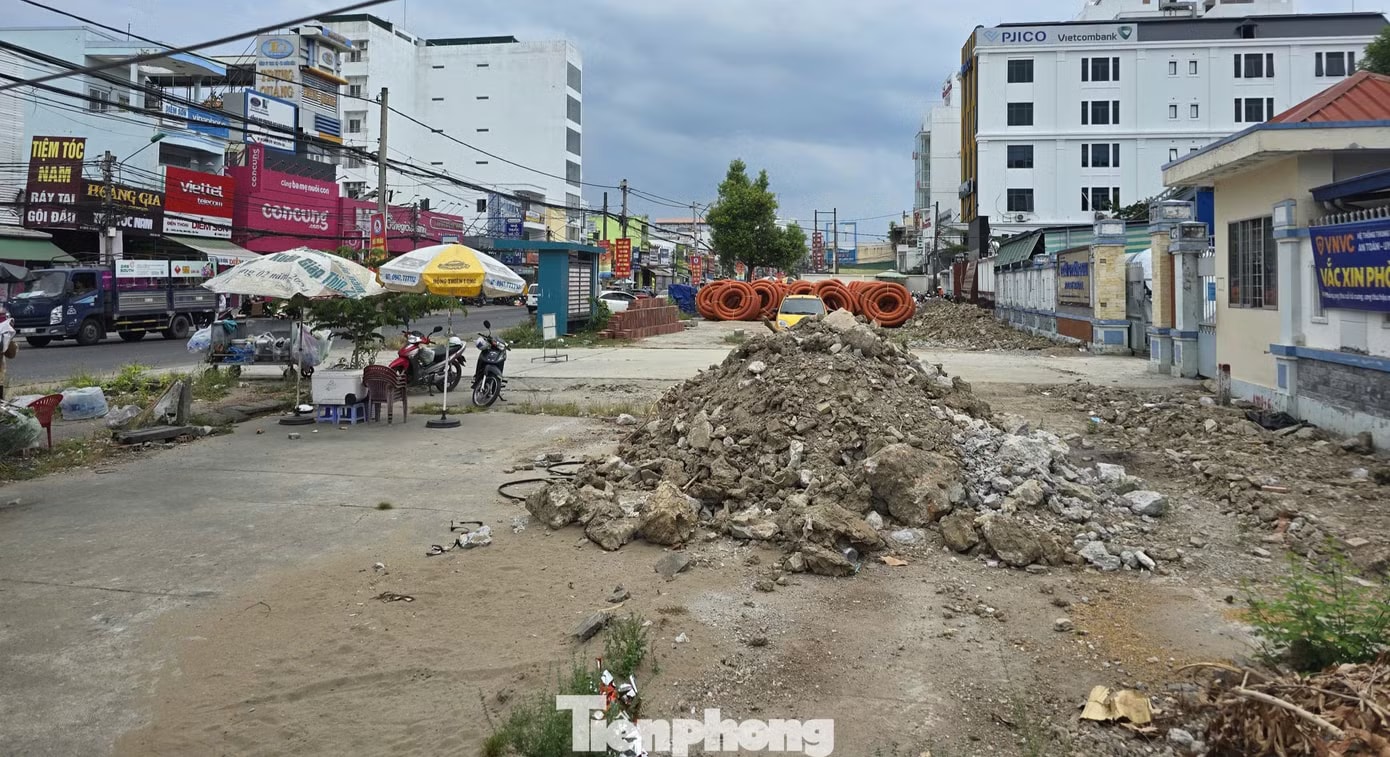 Dự án mở rộng đoạn đường 7.200 tỷ đồng gần như giậm chân tại chỗ - Ảnh 1.