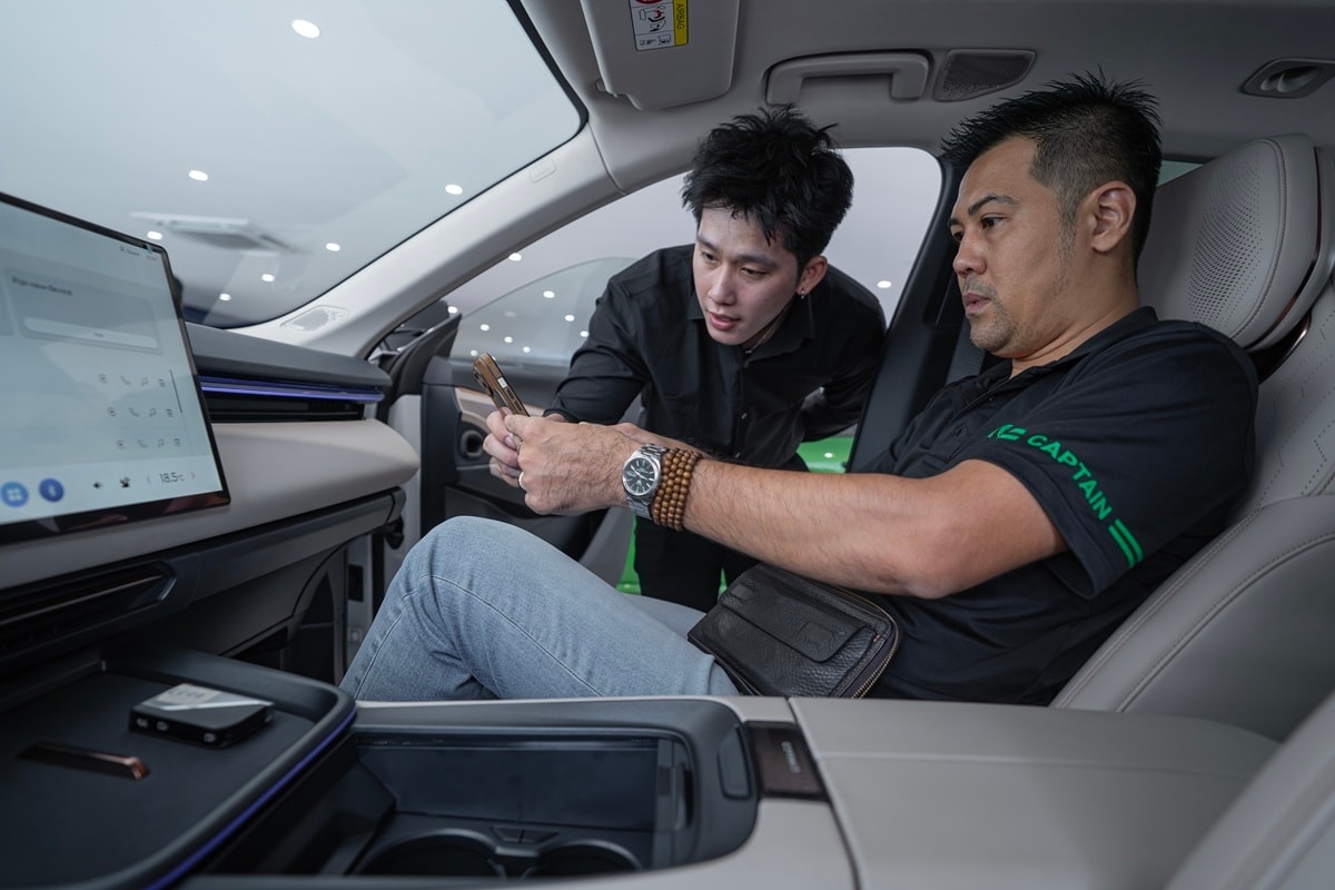 Đội ngũ tài xế Grab được tư vấn các mẫu xe Tasco Auto đang phân phối