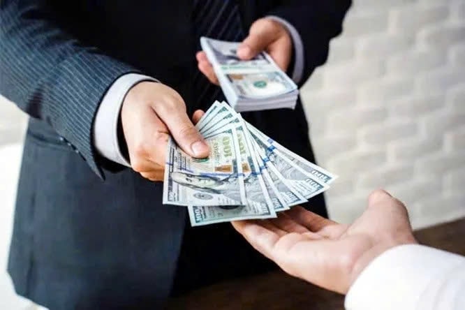 Tỷ giá hôm nay 6/5: USD chợ đen quay đầu giảm, thị trường chờ tín hiệu sau khi Mỹ tạm dừng chiến dịch tại Hormuz
