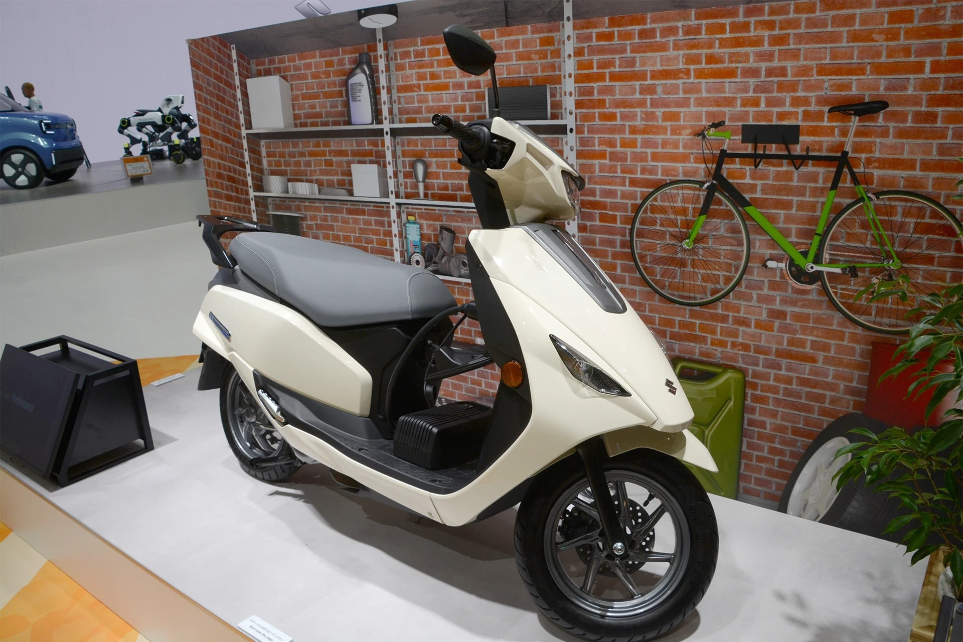suzuki-e-address-2(2).jpg