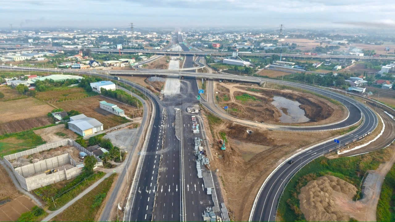 Ảnh 1_Nút giao Mỹ Yên – Bến Lức, điểm kết nối giữa cao tốc TP.HCM - Trung Lương, cao tốc Bến Lức - Long Thành và Vành đai 3 – đang đi vào giai đoạn hoàn thiện