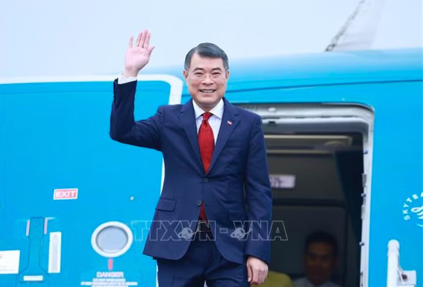 Thủ tướng Lê Minh Hưng lên đường dự Hội nghị cấp cao ASEAN lần thứ 48. Ảnh: TTXVN Thủ tướng Lê Minh Hưng lên đường dự hội nghị cấp cao ASEAN - Ảnh 1.