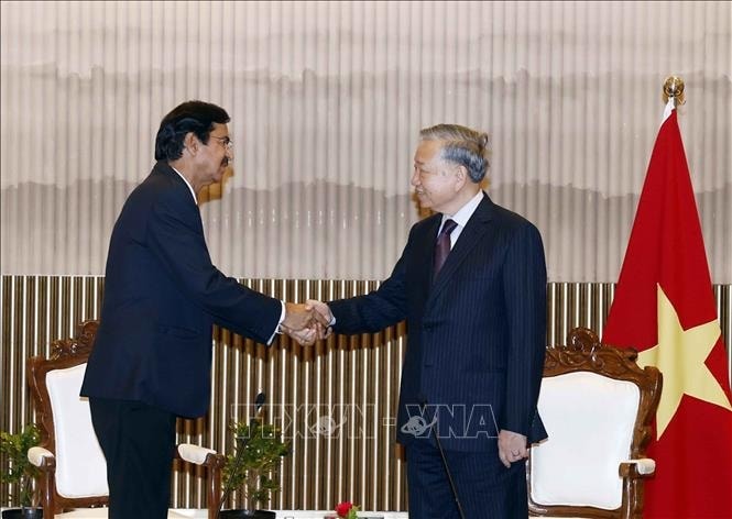 'Đại bàng' Ấn Độ 58 tỷ USD muốn làm đường sắt tốc độ cao, cảng biển ở Việt Nam