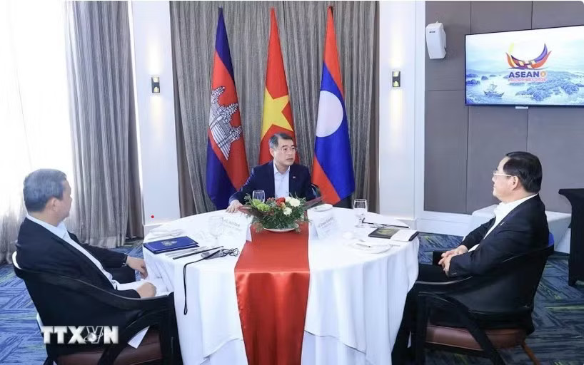 Thủ tướng Lê Minh Hưng ăn sáng và làm việc cùng Thủ tướng Lào, Campuchia - Ảnh 2.