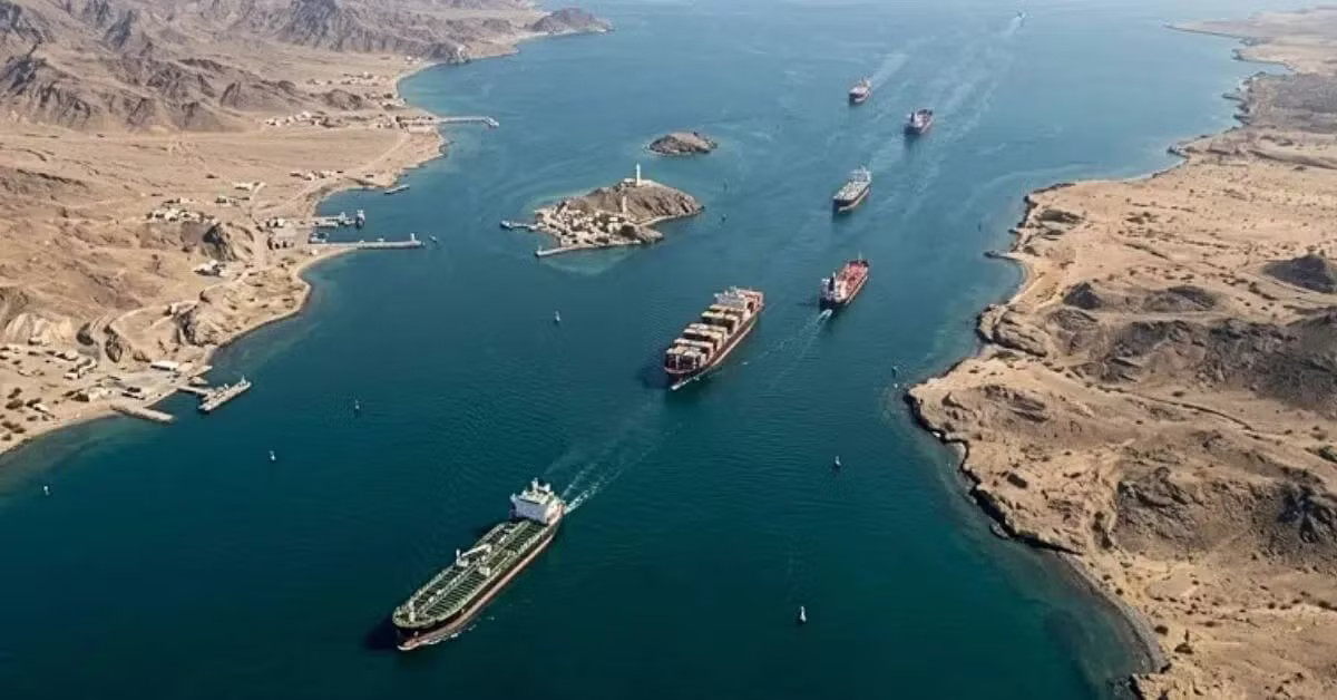 Mỹ cân nhắc nối lại 'Dự án Tự do' ở eo biển Hormuz - Ảnh 1.