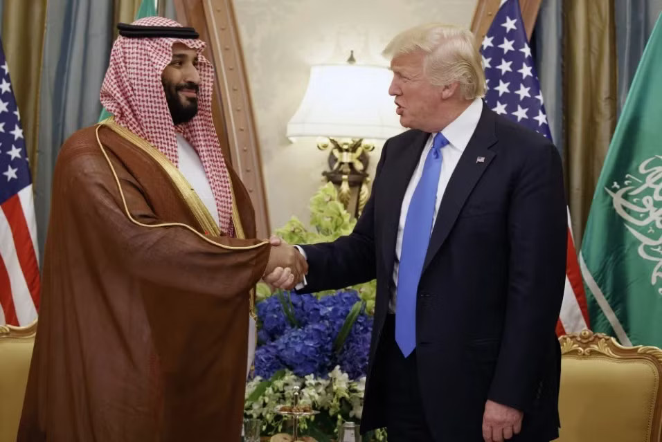 Phía sau quyết định đột ngột của Tổng thống Trump ở eo biển Hormuz - Ảnh 1.