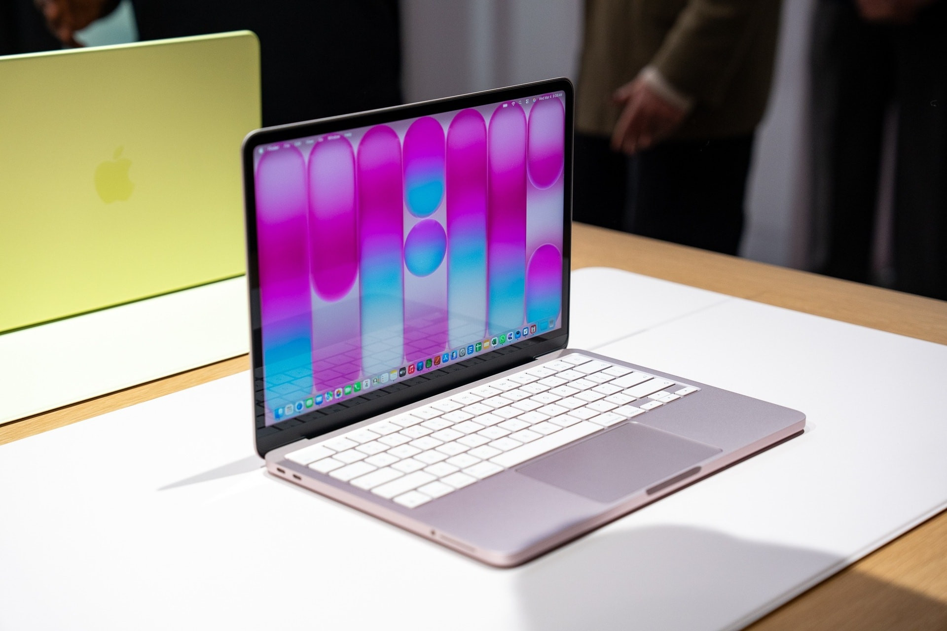 photo.znews.vn-w1920-uploaded-yqdlcqrwq-2026_05_07-_02307052026_apple_macbook_neo.jpg