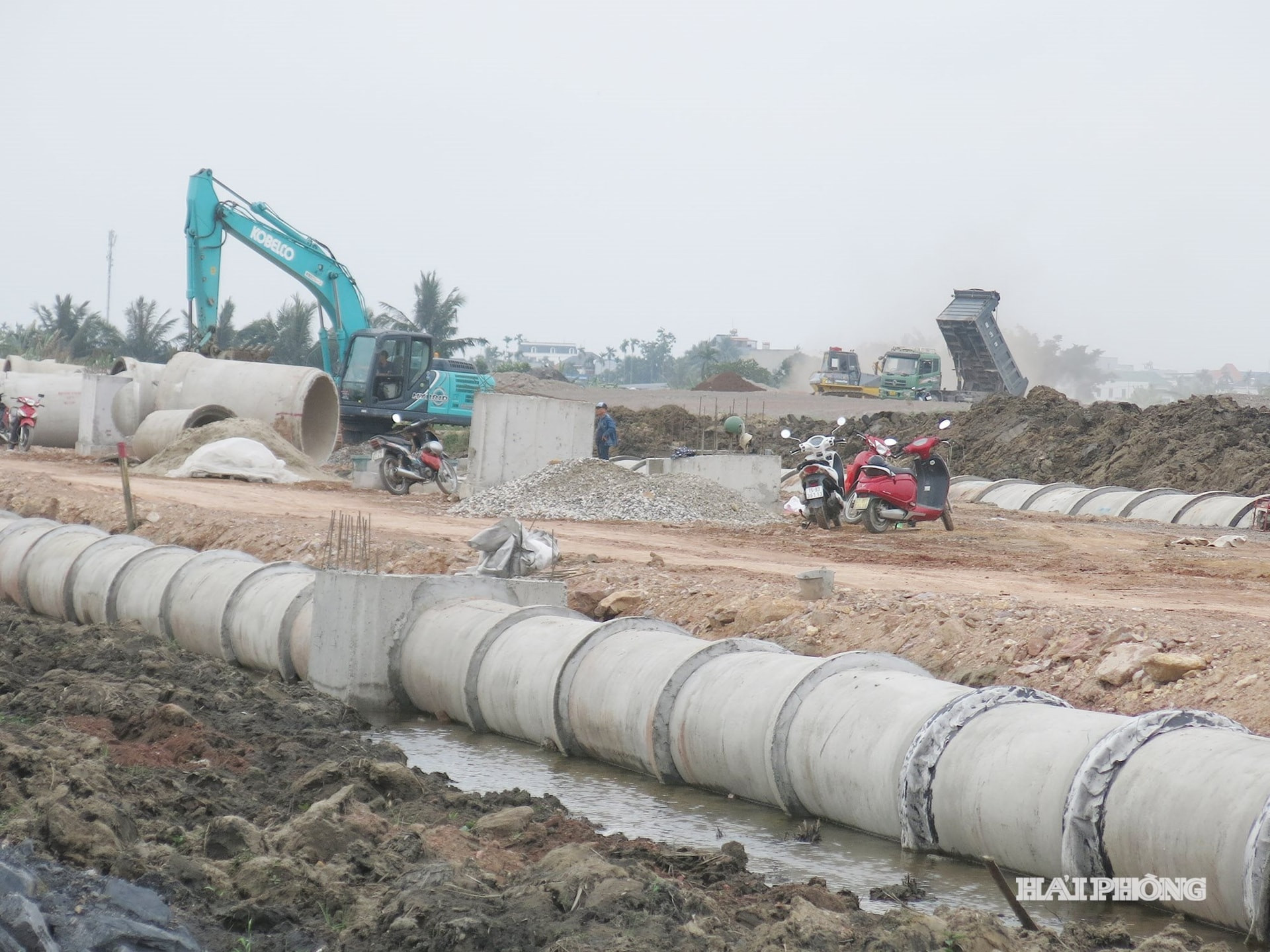 Một năm sau lễ động thổ KCN 8.000 tỷ của Kinh Bắc (KBC) tại Hải Phòng, GPMB vẫn gặp nhiều vướng mắc - Ảnh 1.