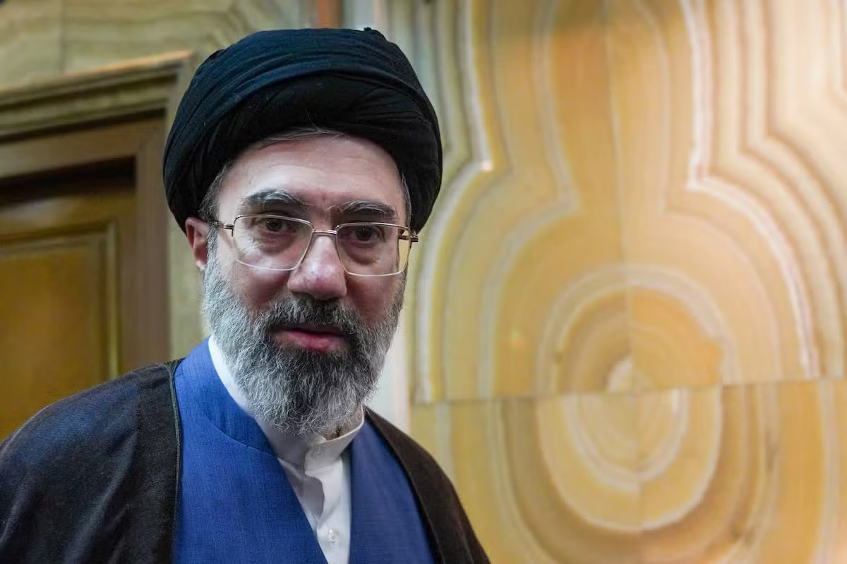 Lãnh tụ Tối cao Iran gặp chỉ huy quân đội, đưa ra chỉ đạo mới - Ảnh 1.