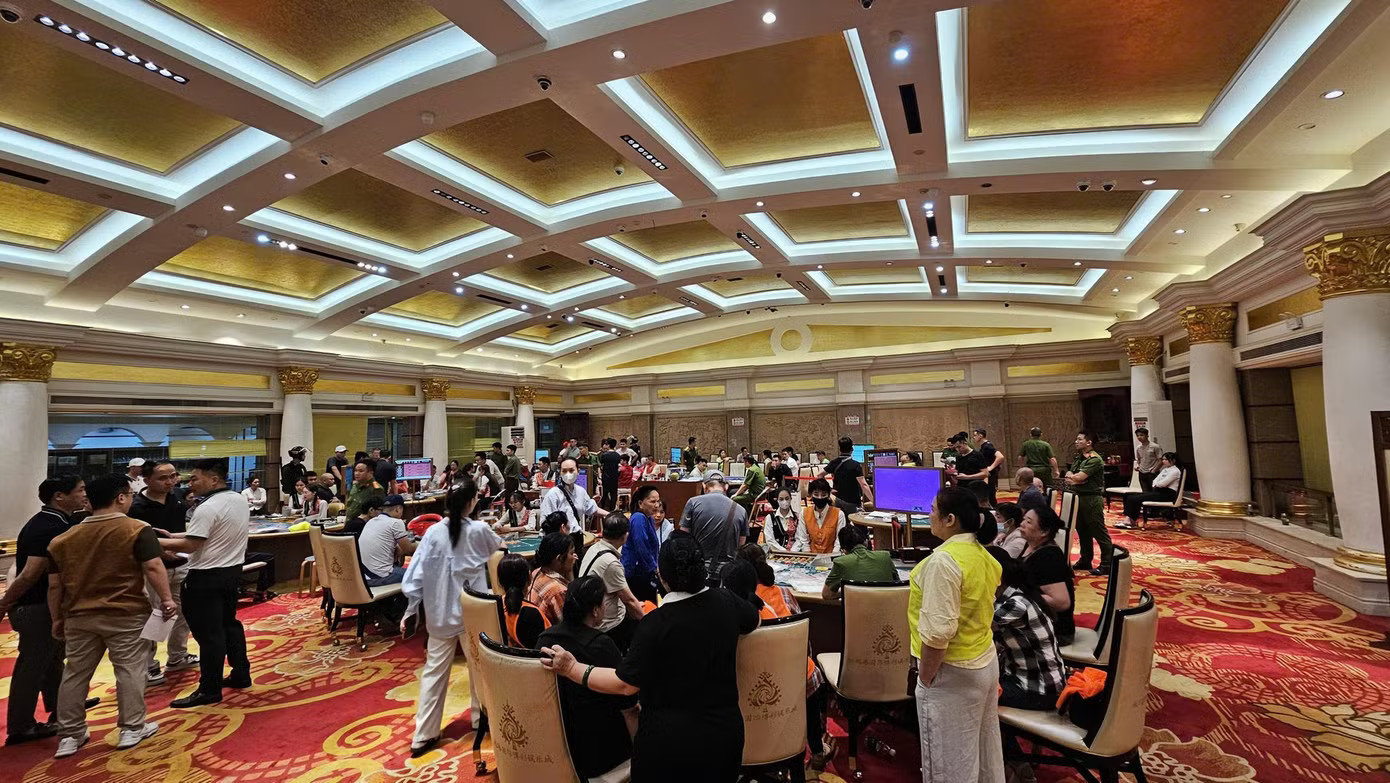 Công an Lạng Sơn nói gì về clip cho rằng 'nhiều người đu cây tháo chạy khỏi casino' - Ảnh 2.