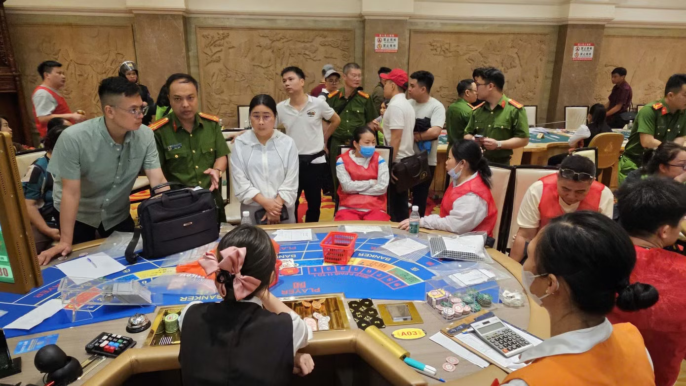 Công an Lạng Sơn nói gì về clip cho rằng 'nhiều người đu cây tháo chạy khỏi casino' - Ảnh 3.