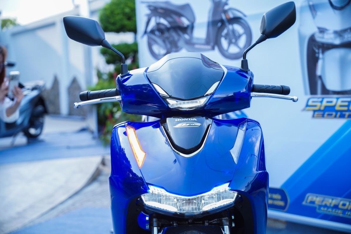 Cận cảnh Honda SH 150i Vetro Blue giá 235 triệu: Dàn áo trong suốt có gì đặc biệt? - Ảnh 3.