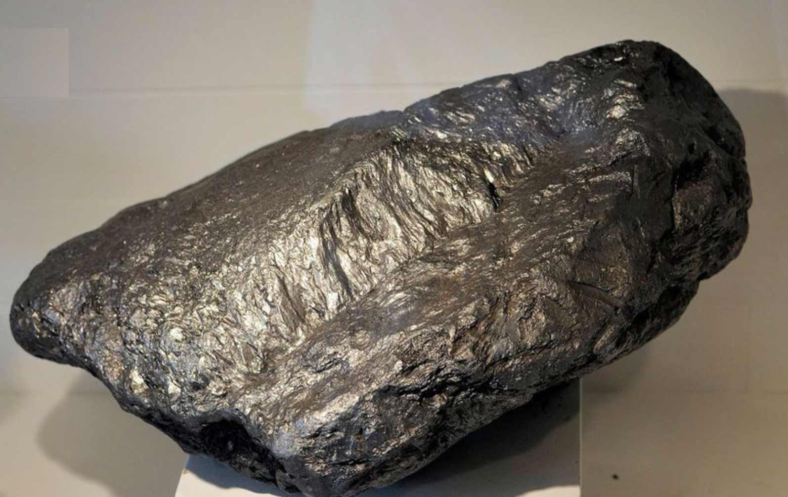 Đấu giá 300 tấn quặng graphite - một loại vật liệu có thể dùng trong sản xuất pin lithium-ion