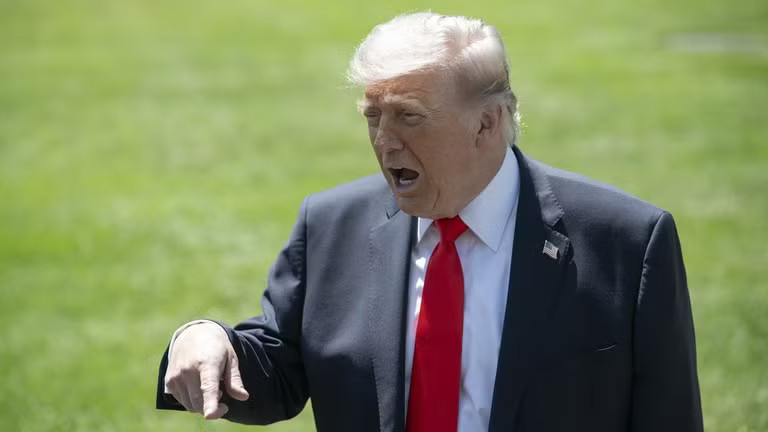 Tổng thống Trump khẳng định Mỹ sẽ nắm giữ kho uranium của Iran - Ảnh 1.