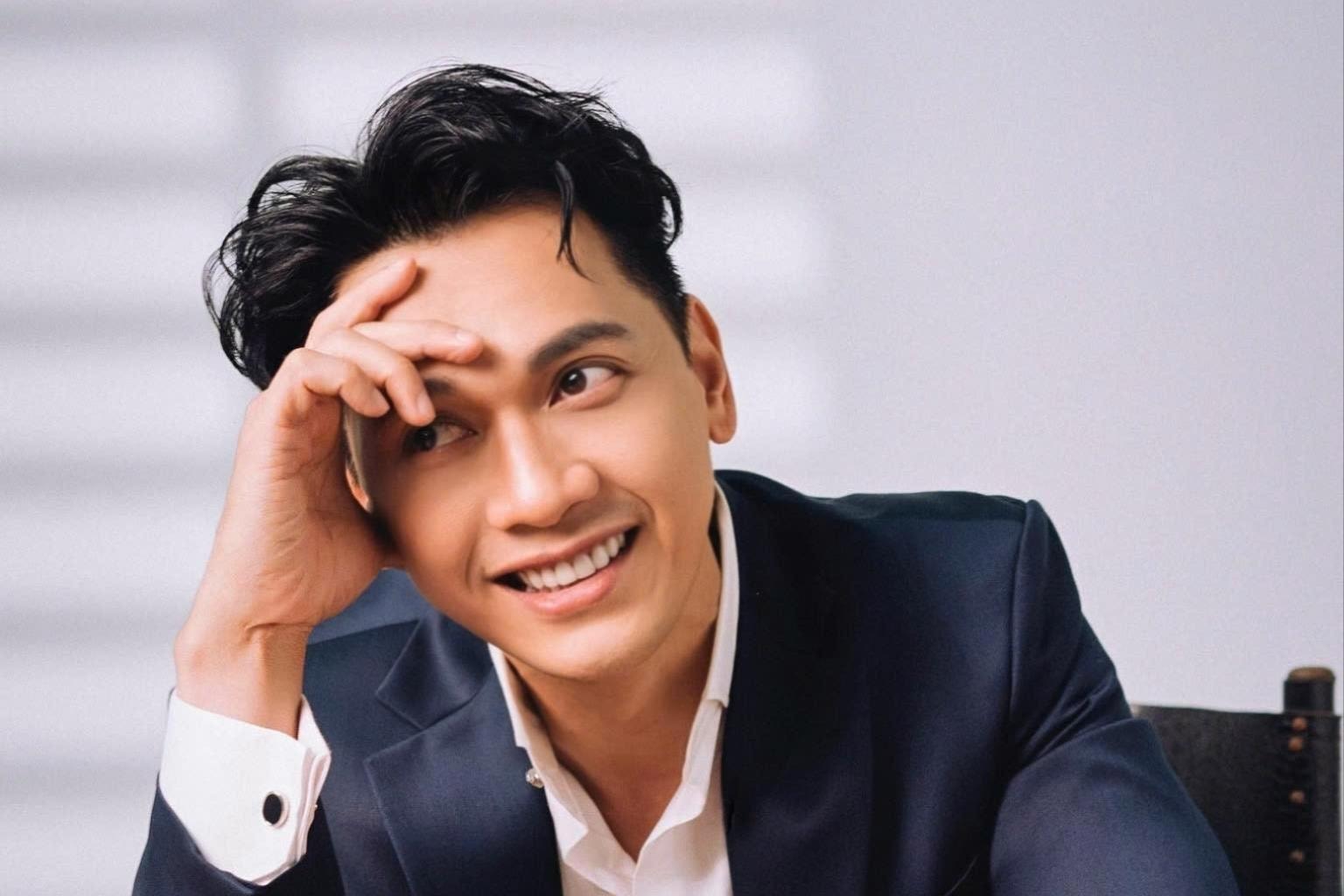 Chủ tịch ACB Trần Hùng Huy gây sốt với buổi tối bên ‘người phụ nữ quan trọng nhất trong đời’ tại nhà hàng Michelin