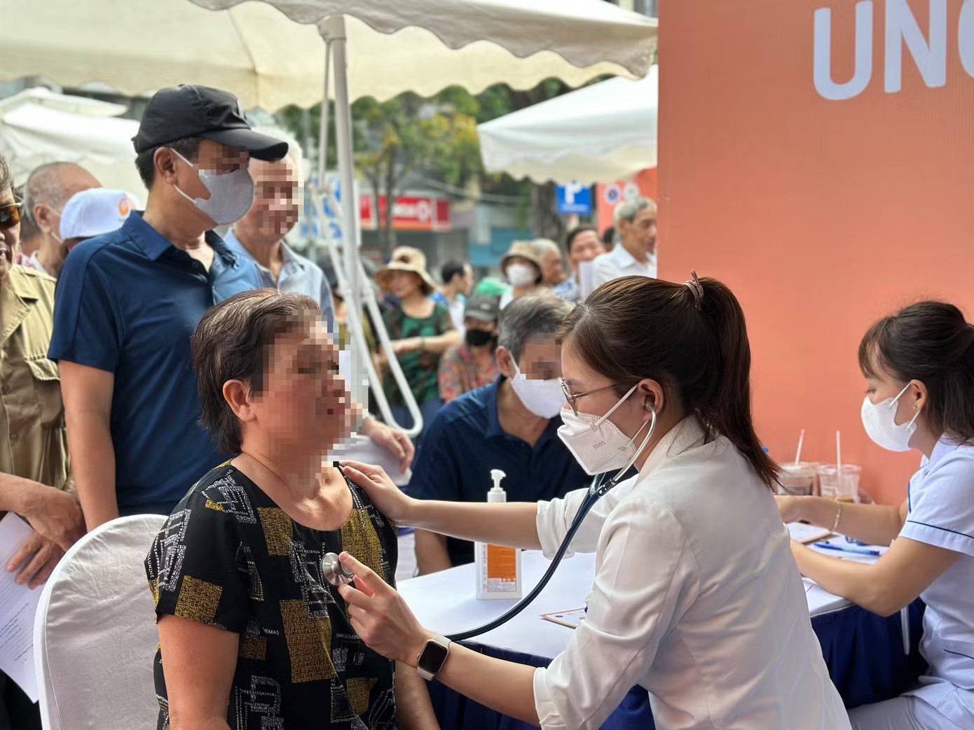 Người dân sẽ được khám sức khoẻ miễn phí hằng năm từ năm 2026. Bộ Y tế ban hành danh mục khám sức khỏe định kỳ miễn phí toàn dân - Ảnh 1.
