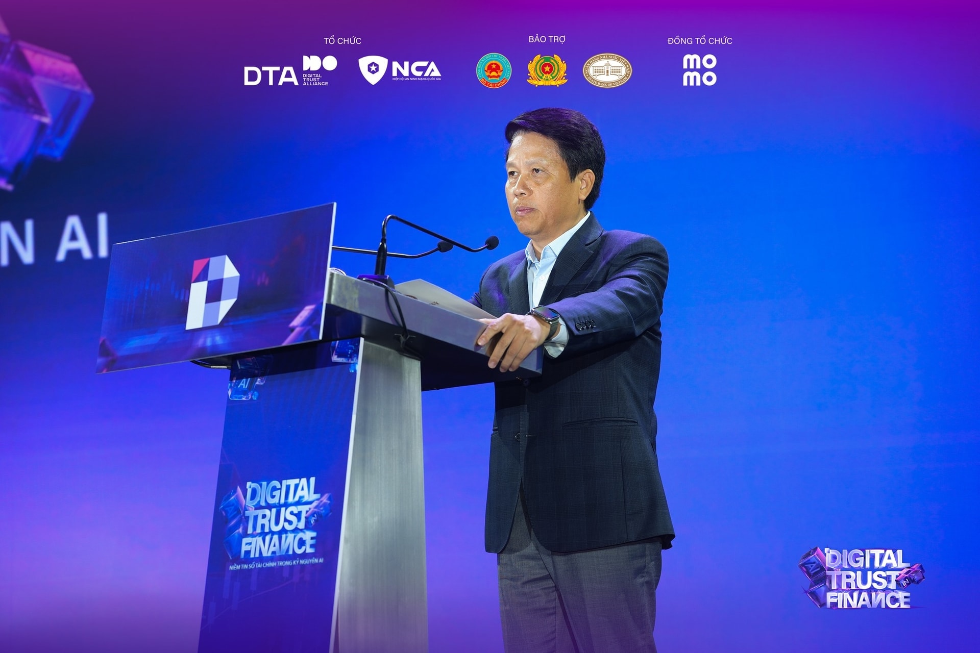Mỗi ngày, có tới 800.000 tỷ đồng chảy qua hệ thống thanh toán ngân hàng