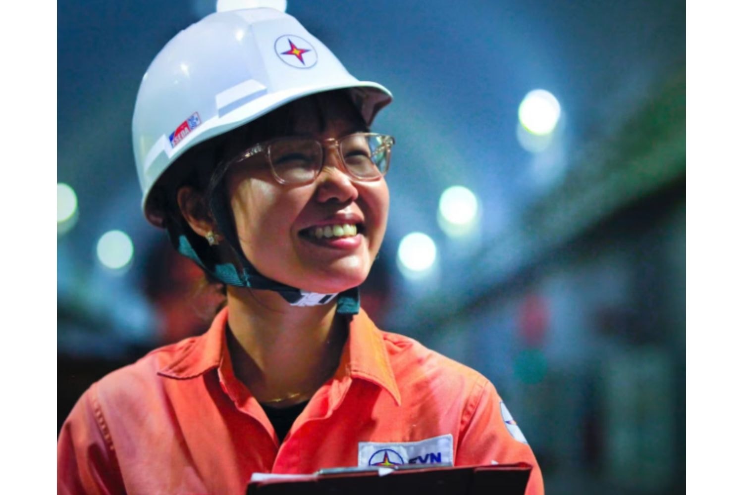 Từ giấc mơ hạt nhân, cô gái 9X làm nữ trưởng kíp Thủy điện Hòa Bình: Bóng hồng hiếm hoi vận hành hệ thống 500kV