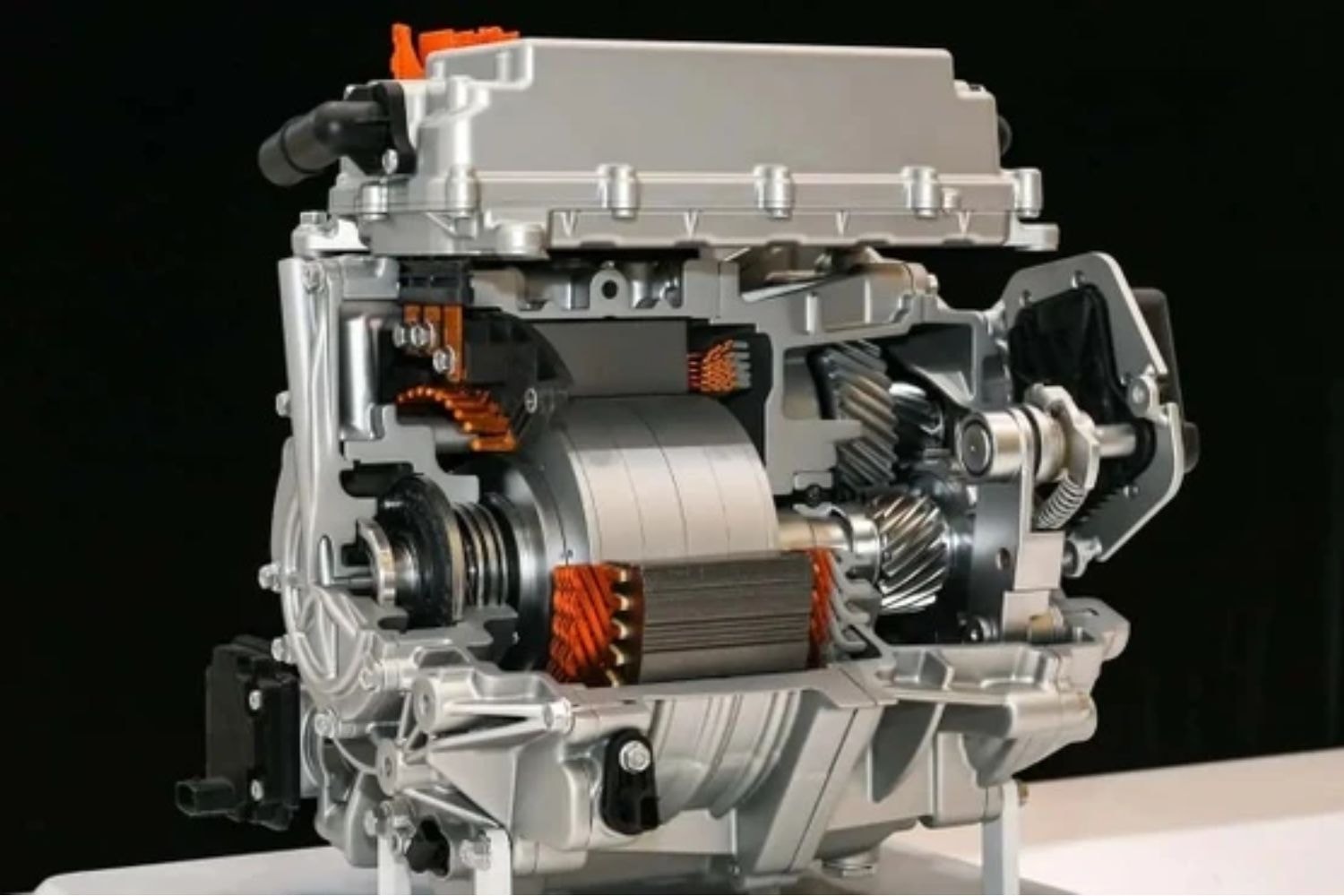 Không nằm ngoài 'cuộc chiến' xe điện, Hyundai ra mắt động cơ điện mới: Tích hợp 3 trong 1, thu nhỏ 20% diện tích, giá rẻ và dễ sửa chữa hơn