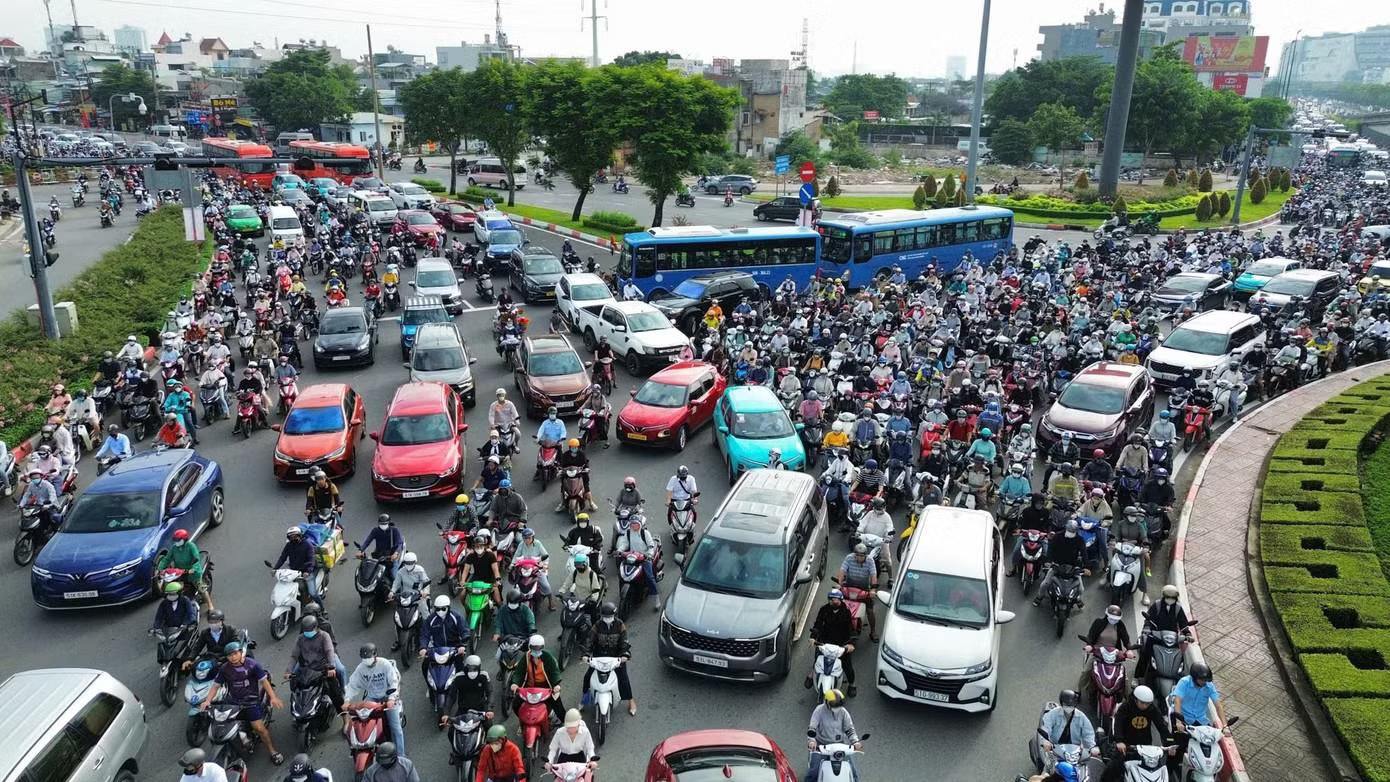 TPHCM dự kiến cấm ô tô tải trên 1 tấn, xe khách trên 29 chỗ vào nội đô từ 6-22h - Ảnh 1.