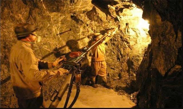 Công nhân đào núi phát hiện khối vàng nặng 45 tấn, chính quyền phong tỏa khẩn cấp khu mỏ nghìn năm tuổi