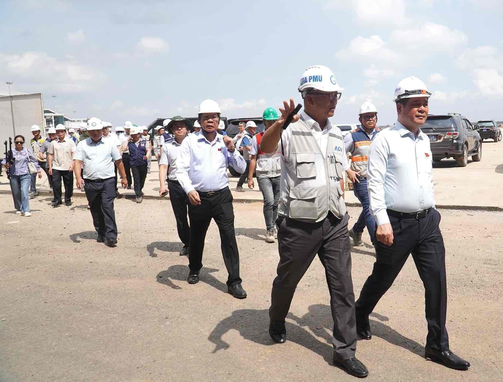 Phó Chủ tịch Quốc hội Nguyễn Hồng Diên kiểm tra thực địa sân bay Long Thành