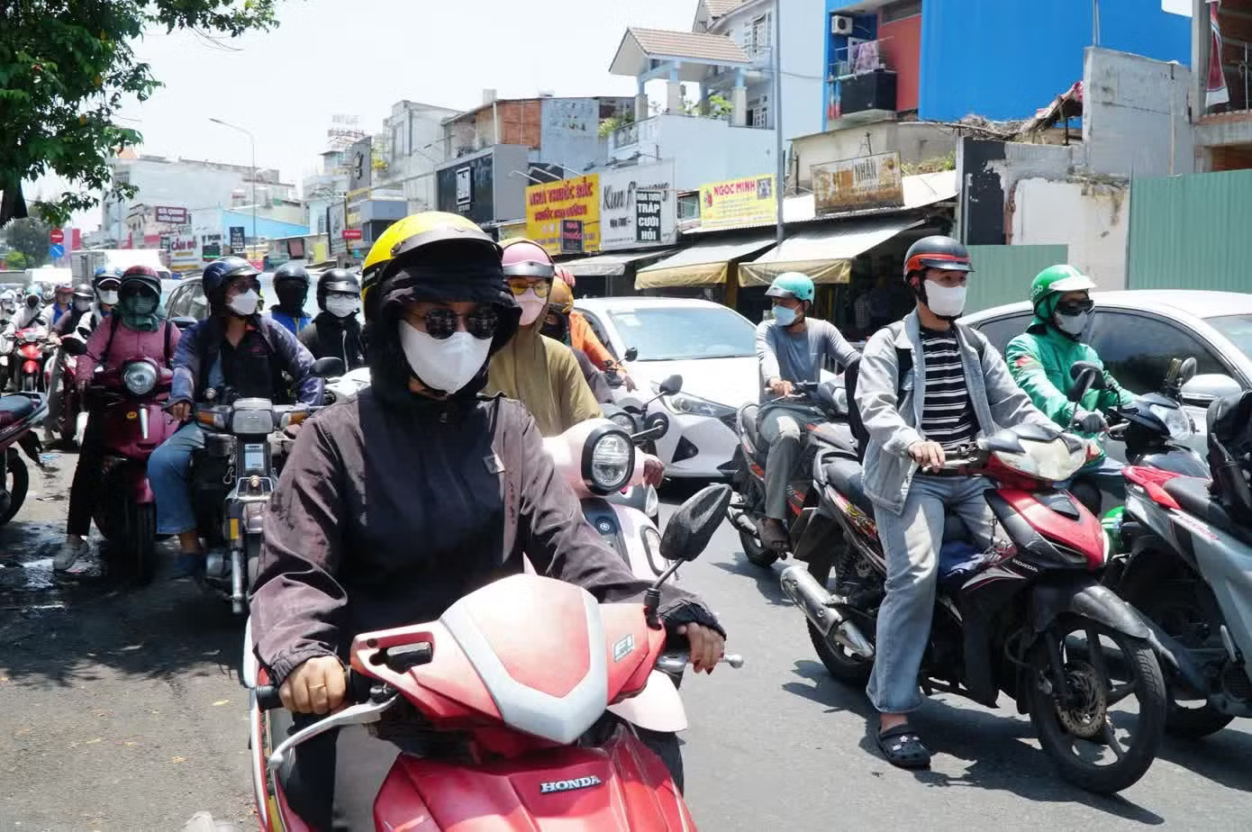 Mùa mưa đến muộn, kết thúc sớm ở Nam Bộ - Ảnh 1.