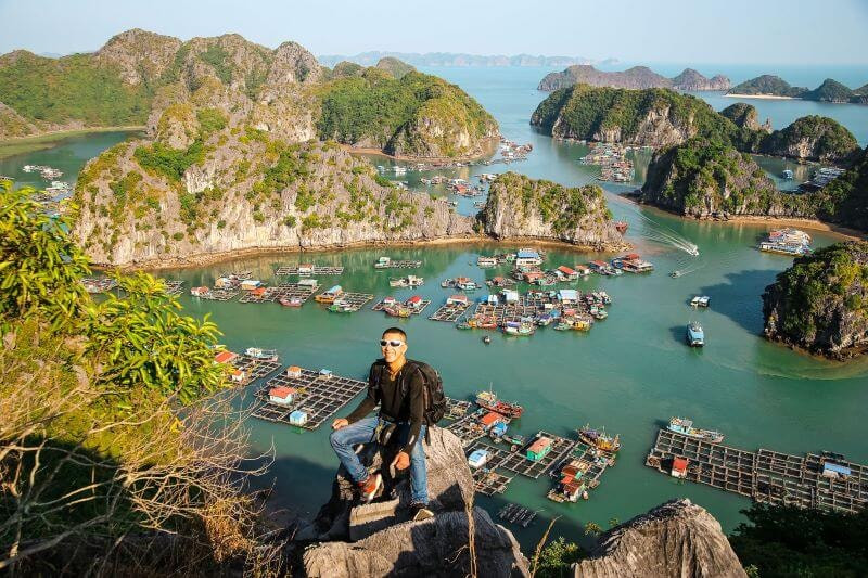 Du khách thích thú khi chụp được 1 góc ảnh tại làng chài cổ. Ảnh
